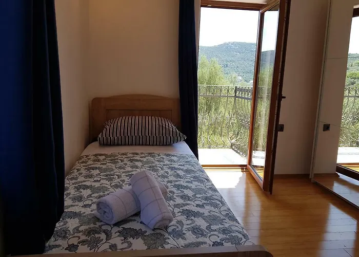 Strpuncina Nyaraló Luka